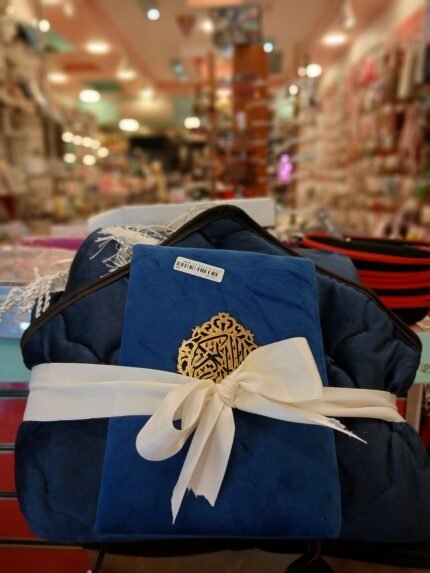 سجاده صلاه ومصحف