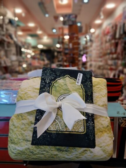 سجاده صلاه ومصحف